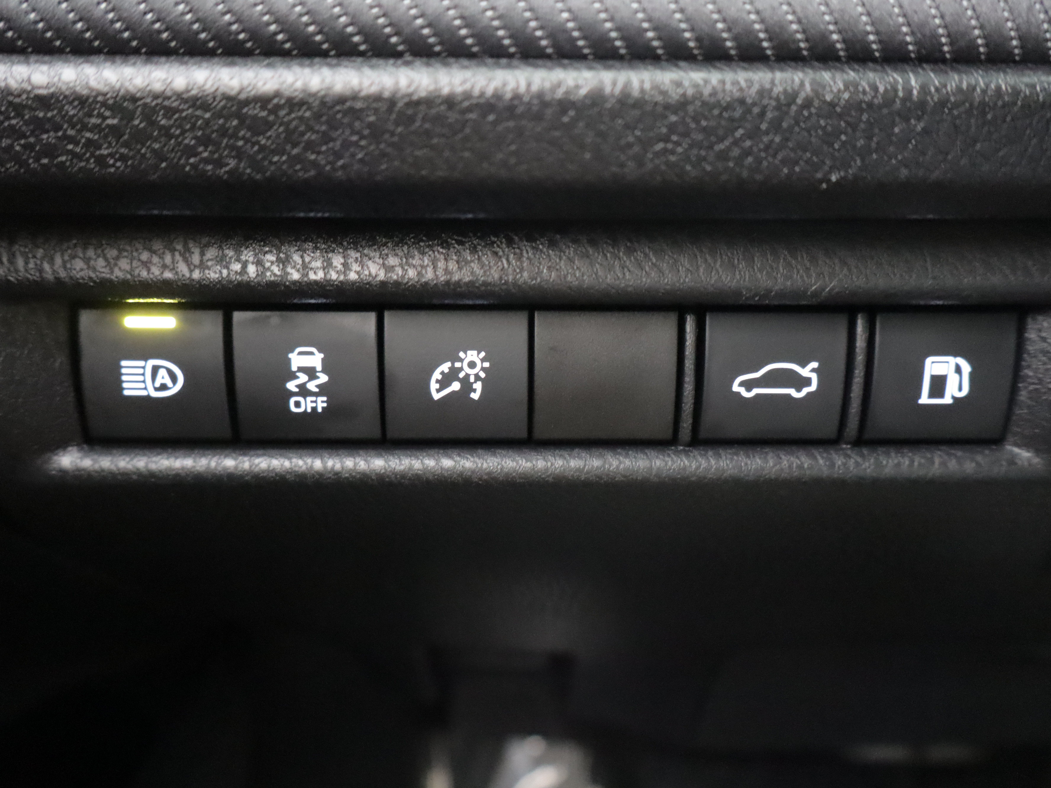 Used 2025 Toyota Camry SE w/ Convenience Package FWD image 18