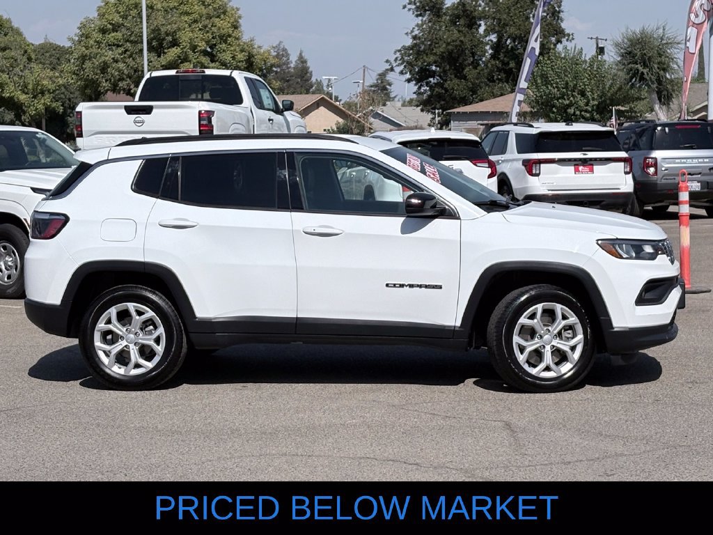 Used 2024 Jeep Compass Latitude AWD/4WD image 4