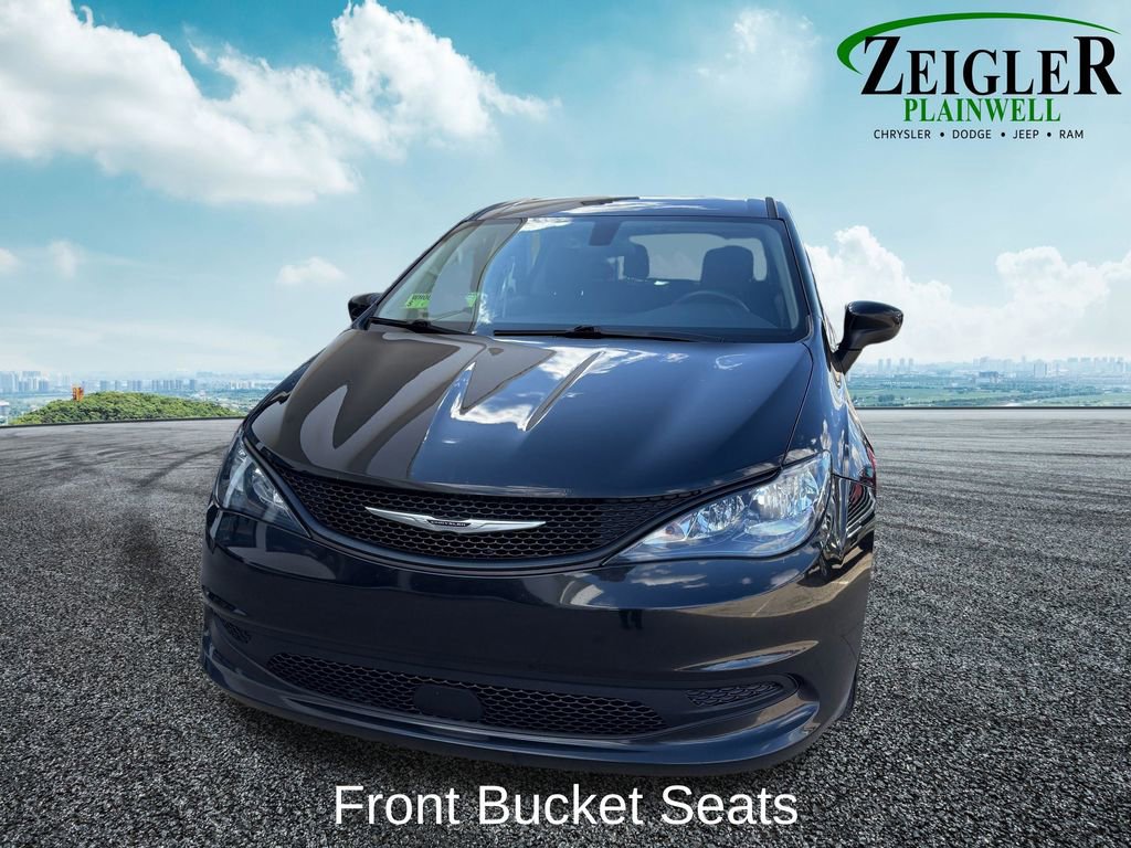 Used 2022 Chrysler Voyager LX image 9