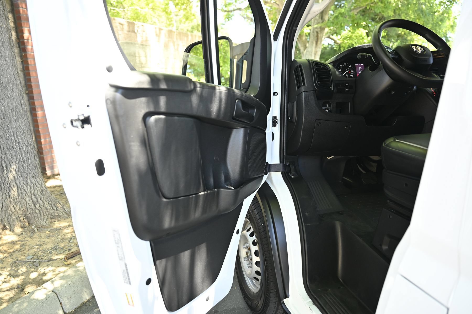 Used 2023 RAM ProMaster 2500 FWD image 9