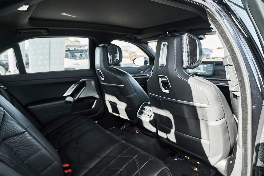 Used 2024 BMW 740i w/ Premium Package RWD image 21