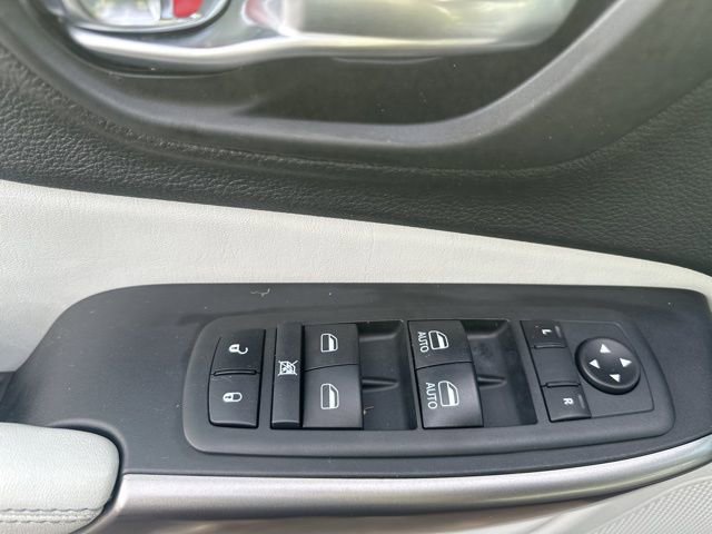 Used 2020 Jeep Cherokee Latitude Plus w/ Cold Weather Group AWD/4WD image 22