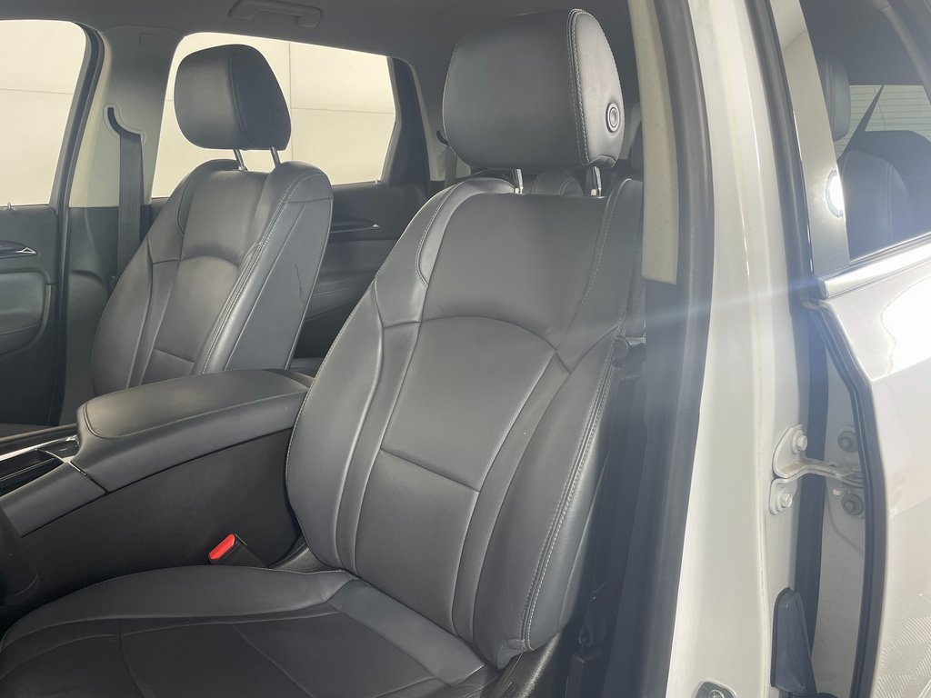 Used 2019 Buick Enclave Essence image 20