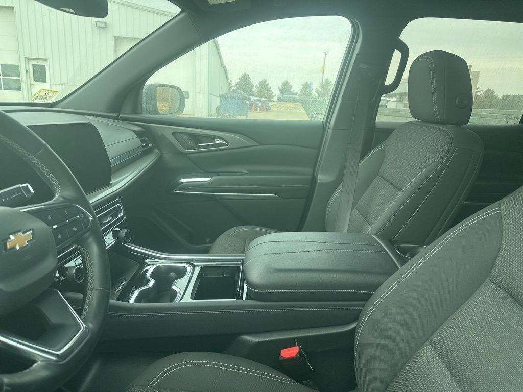 Used 2024 Chevrolet Traverse LT image 5