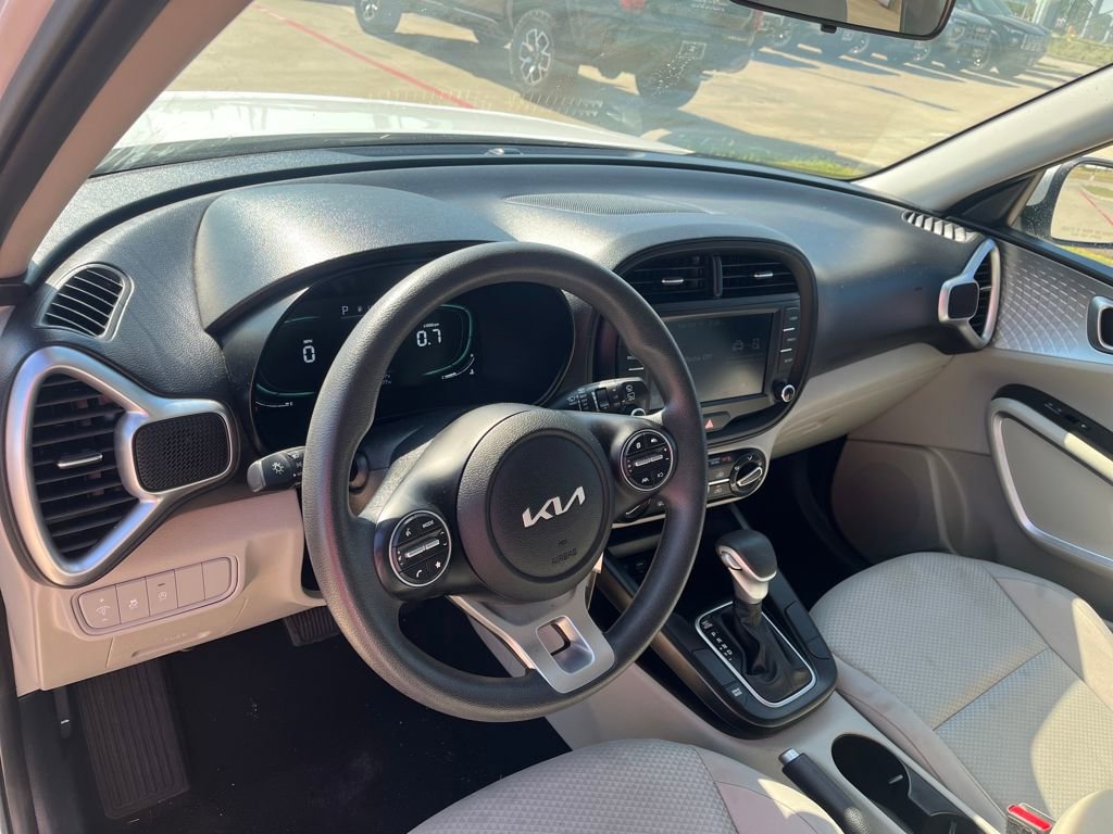 Used 2023 Kia Soul LX image 17