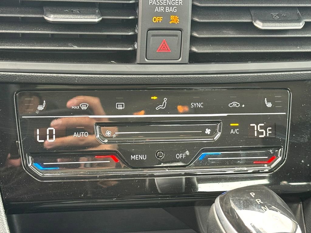 Used 2025 Volkswagen Jetta SE FWD image 22