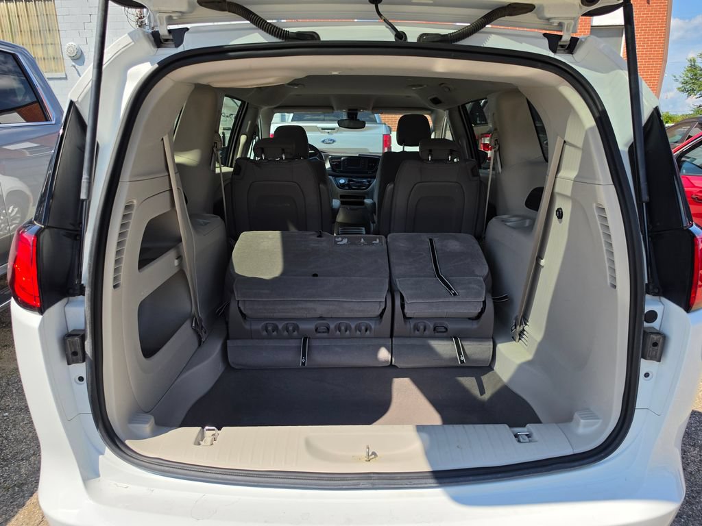 Used 2017 Chrysler Pacifica LX FWD image 8
