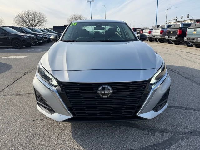 Used 2024 Nissan Altima 2.5 SV image 11