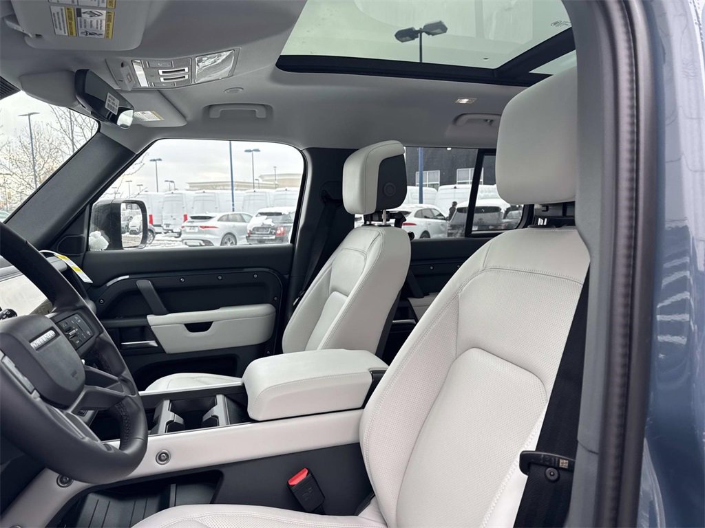 New 2026 Land Rover Defender 110 X-Dynamic SE image 18