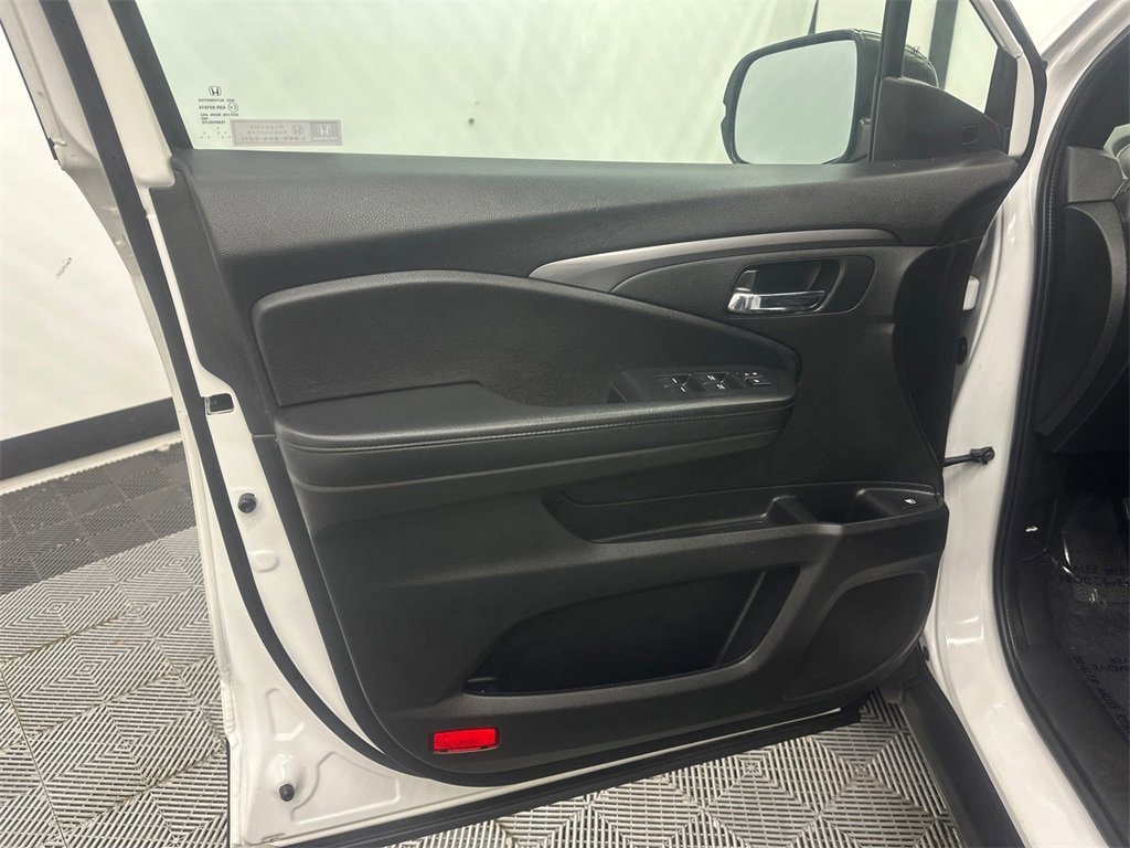 Used 2022 Honda Pilot Sport image 11