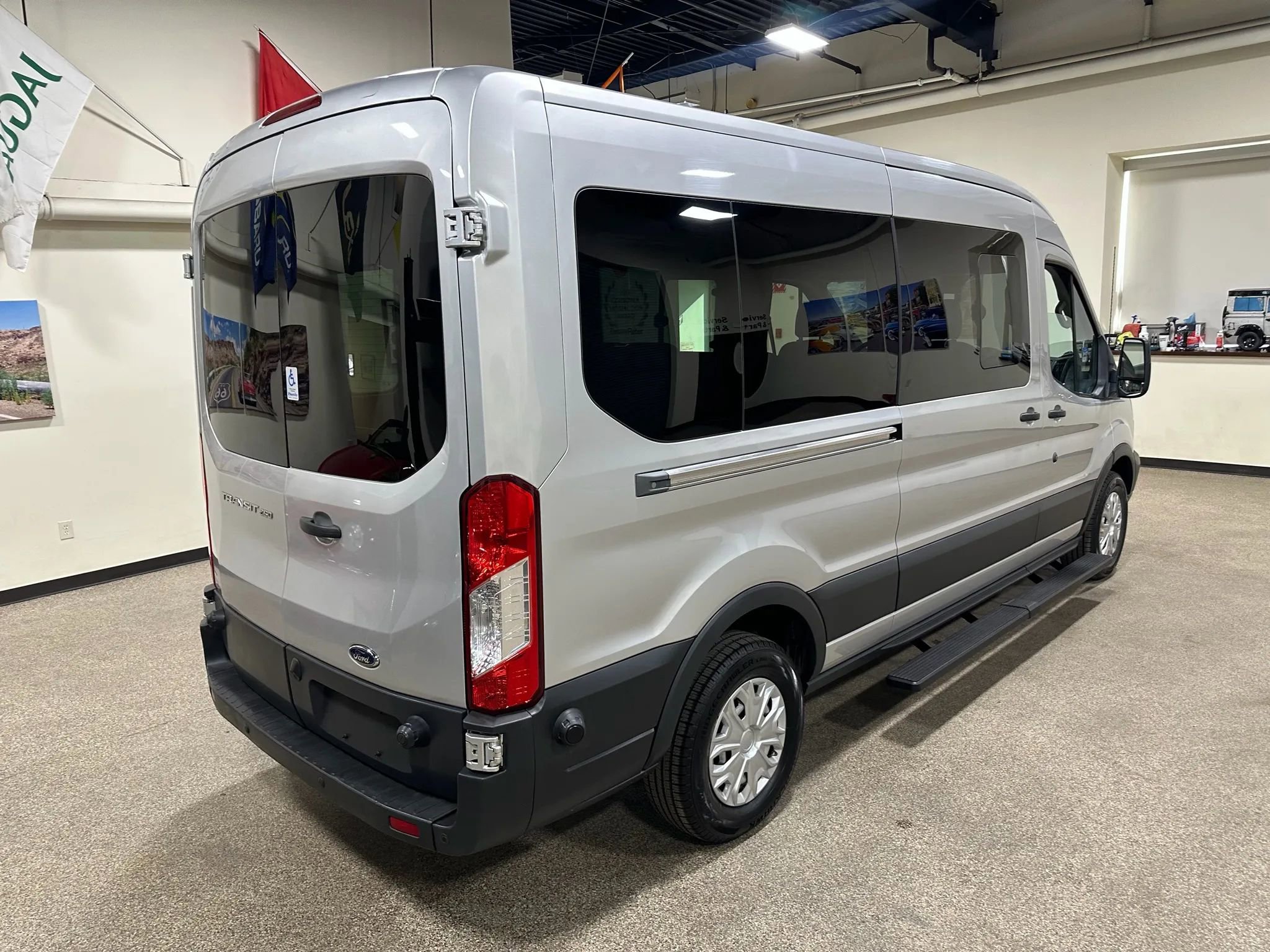 Used 2015 Ford Transit 250 148 Medium Roof RWD image 9