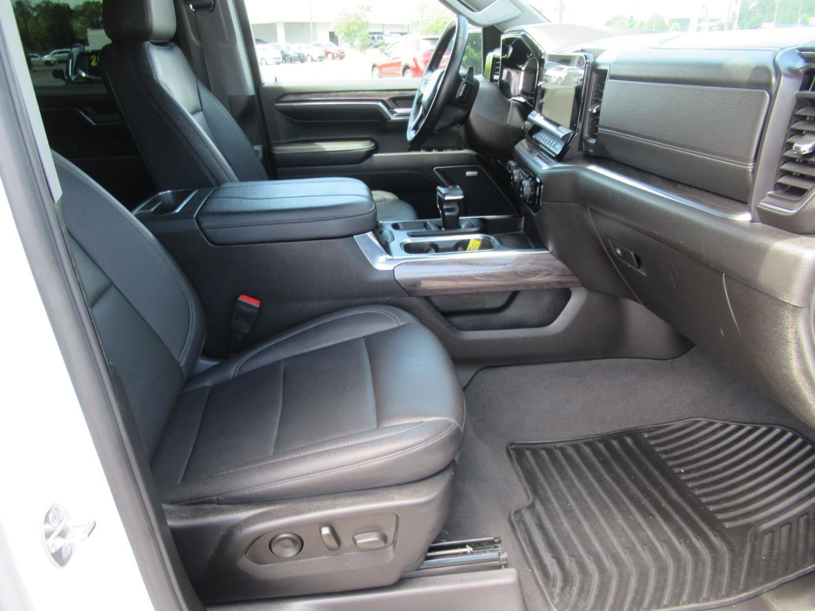 Used 2023 Chevrolet Silverado 1500 LTZ w/ Z71 Off-Road Package AWD/4WD image 10