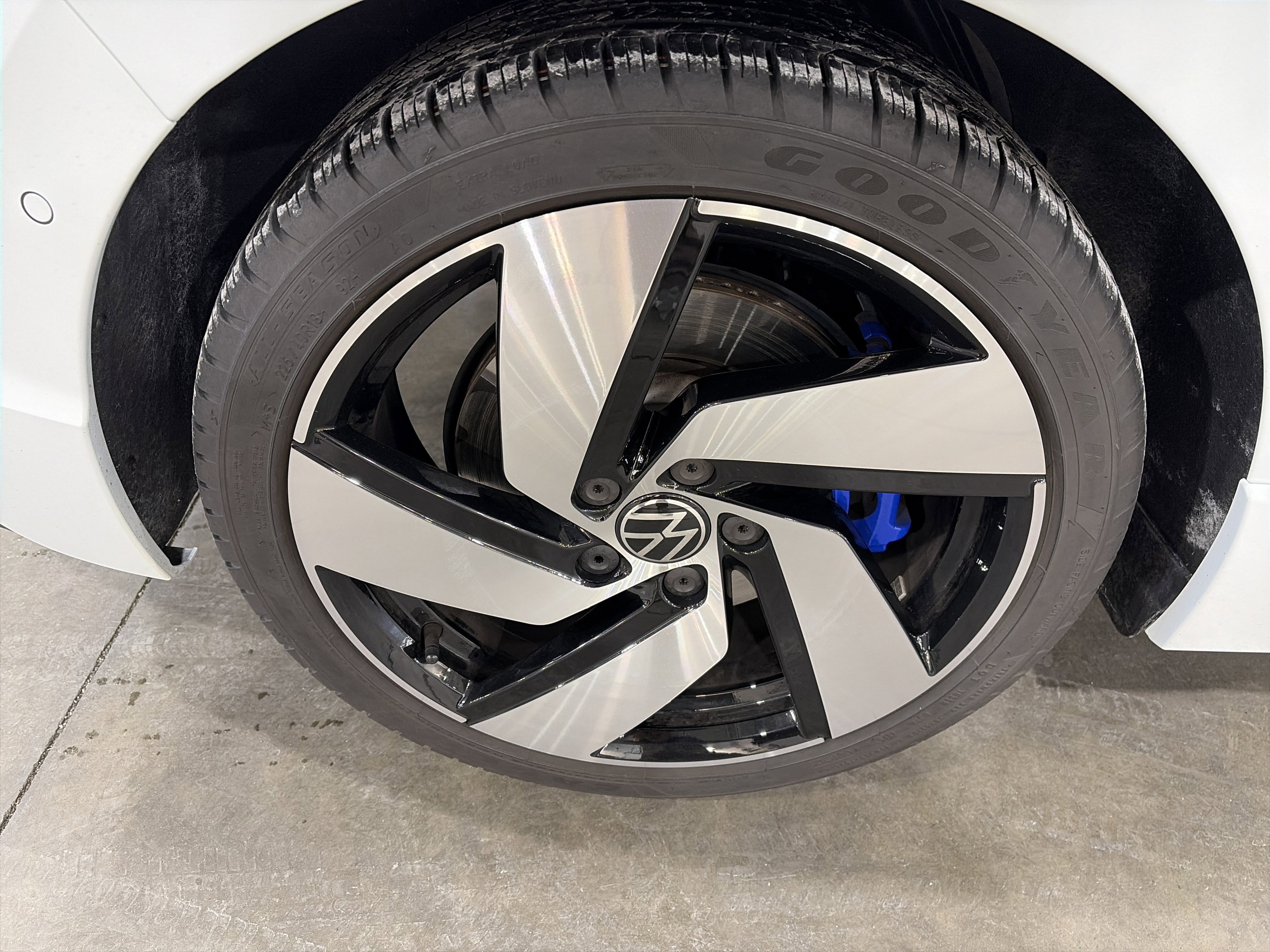 Certified 2024 Volkswagen Golf R image 19