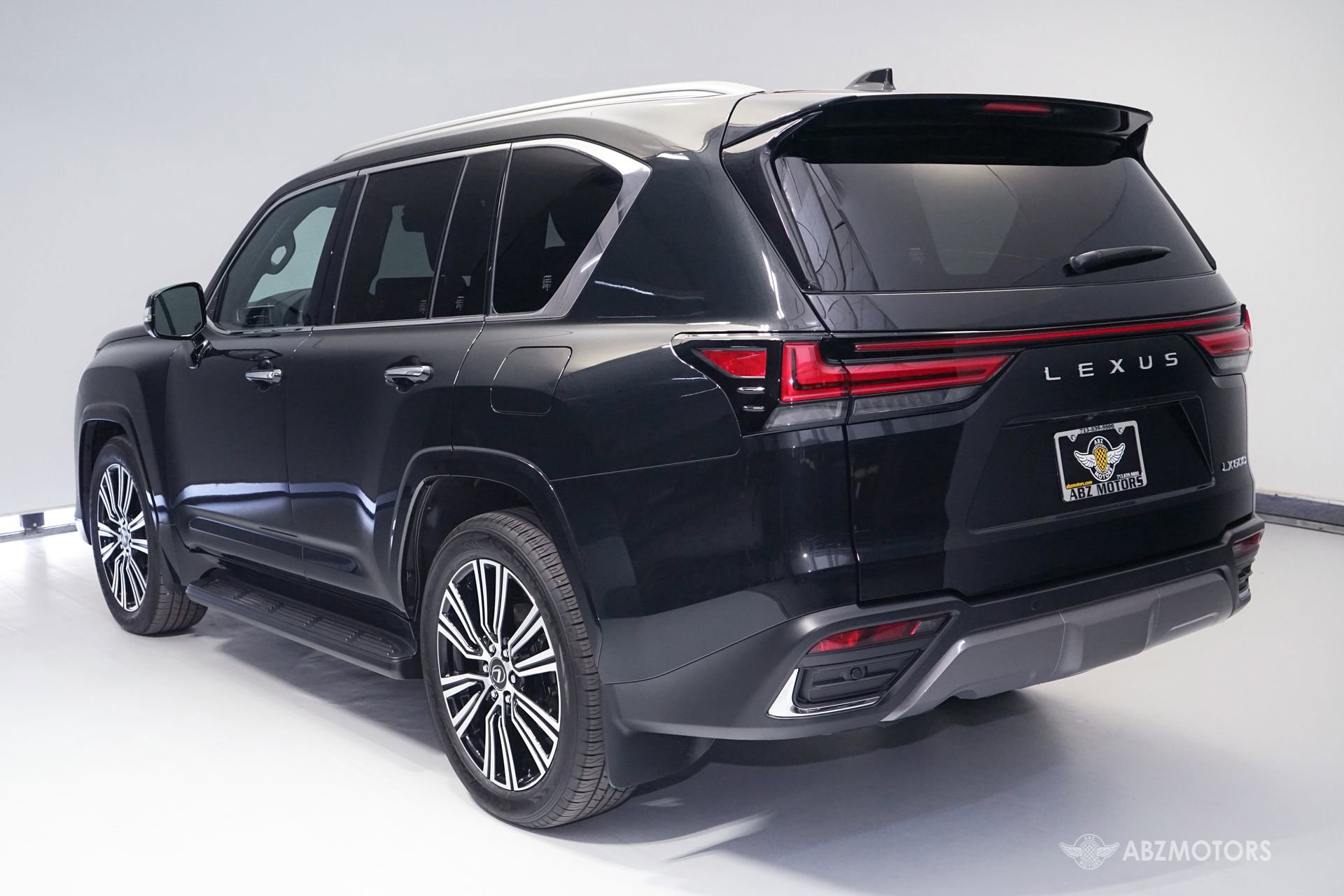 Used 2025 Lexus LX 600 4WD w/ Accessory Package (2T) image 7