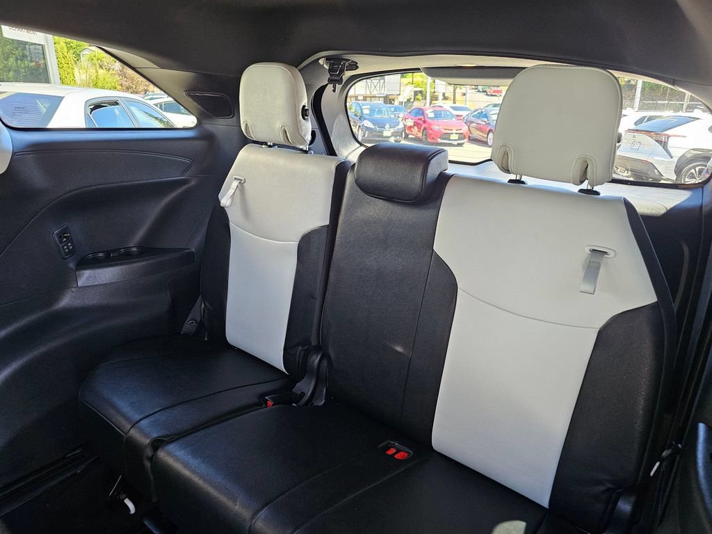 Used 2025 Toyota Sienna XSE AWD/4WD image 17