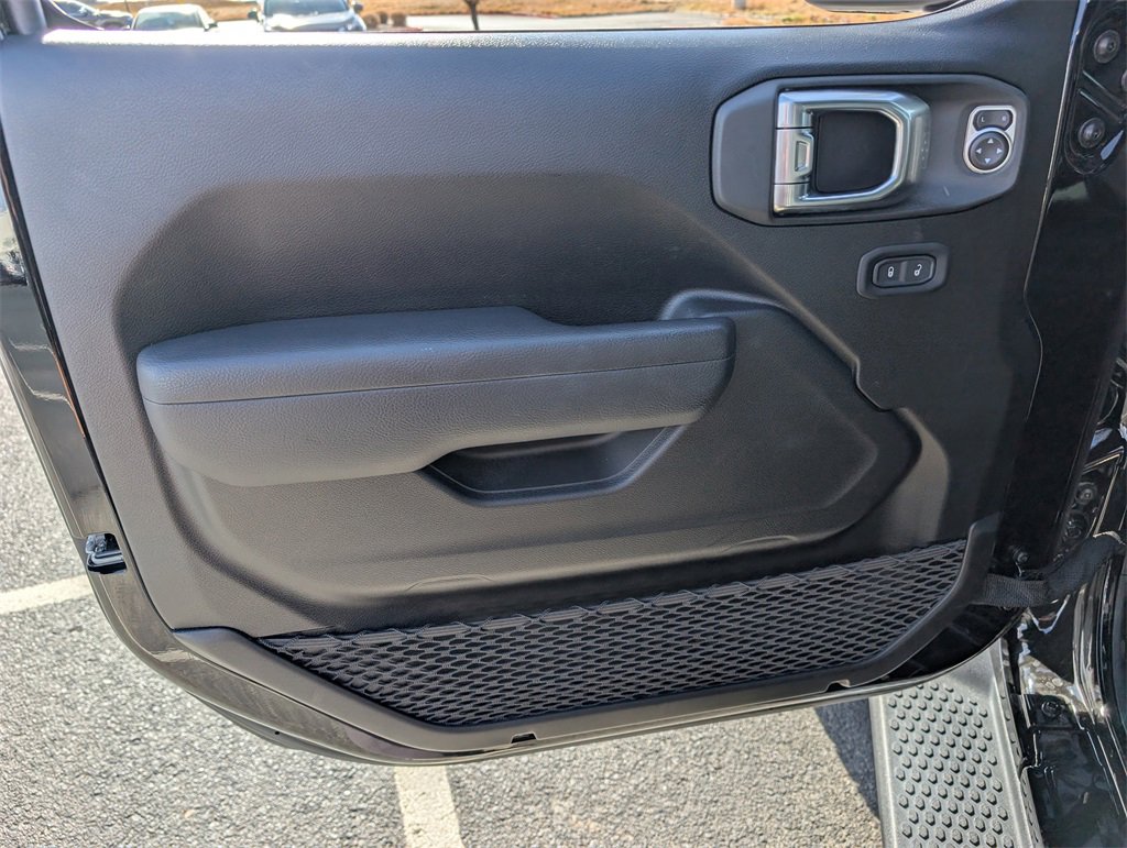 Used 2025 Jeep Wrangler Sport S image 12