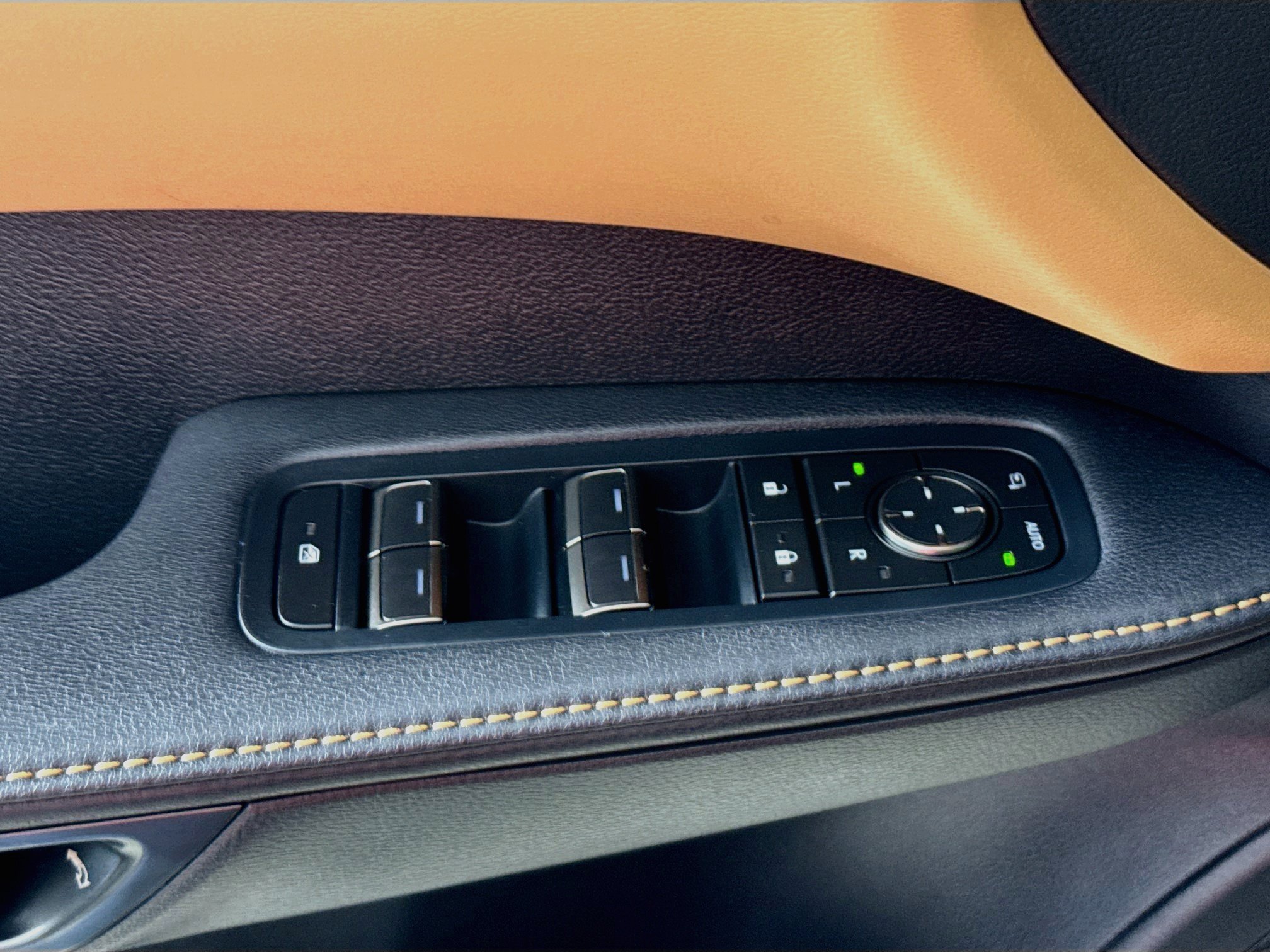 Used 2024 Lexus RX 350 Premium w/ Accessory Package FWD image 21