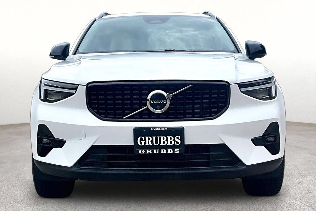Certified 2026 Volvo XC40 B5 Plus AWD/4WD image 4