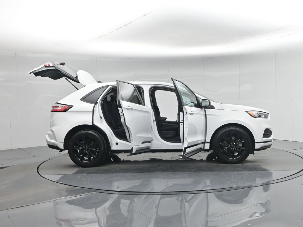 Used 2024 Ford Edge SE w/ Black Appearance Package image 5