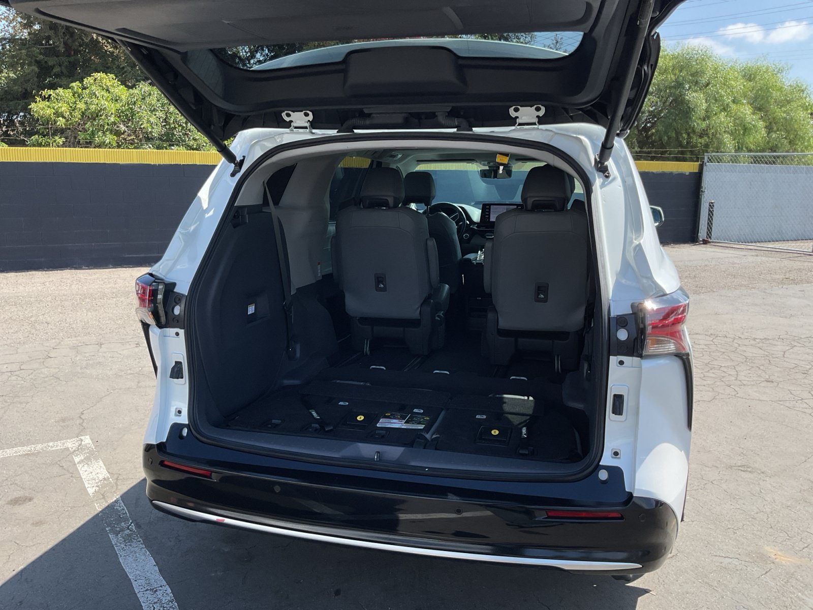 Used 2024 Toyota Sienna Limited FWD image 26