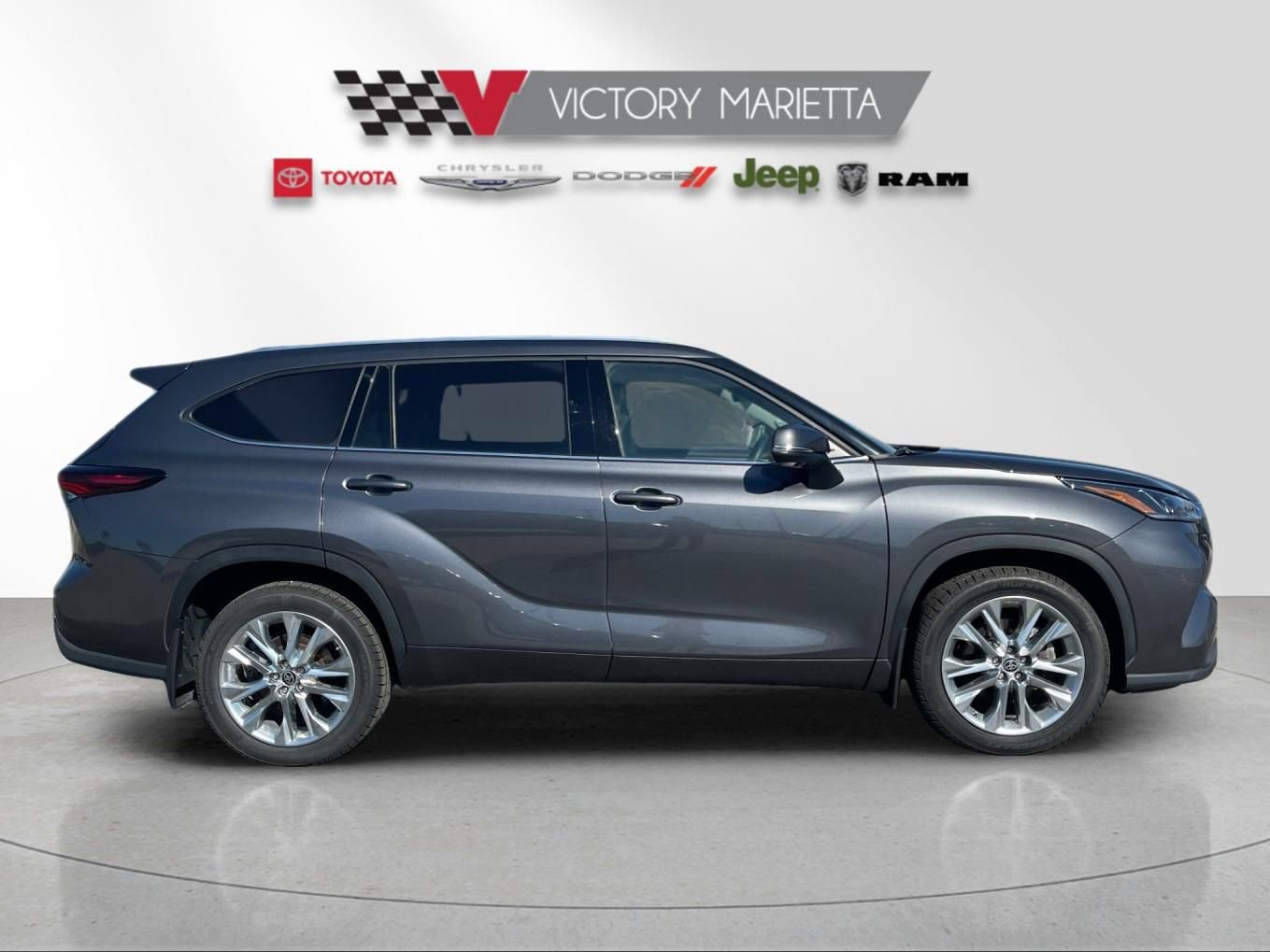 Used 2024 Toyota Highlander Limited AWD/4WD image 6