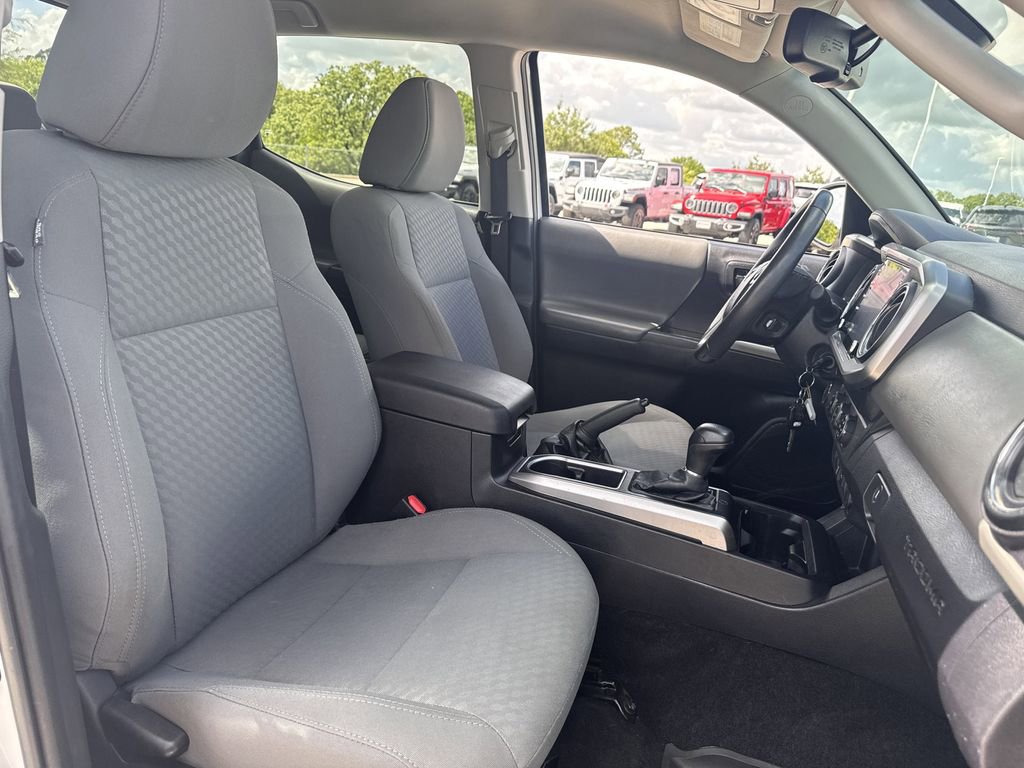 Used 2020 Toyota Tacoma SR5 AWD/4WD image 28