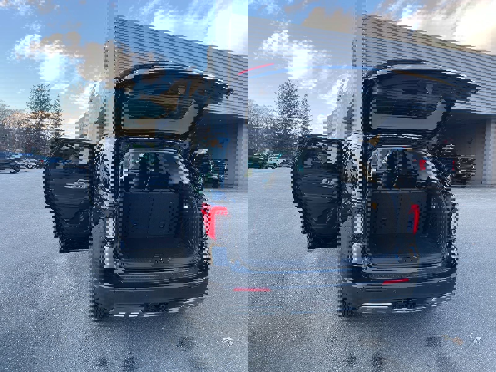 New 2025 Ford Explorer Active w/ Active Comfort Package image 9