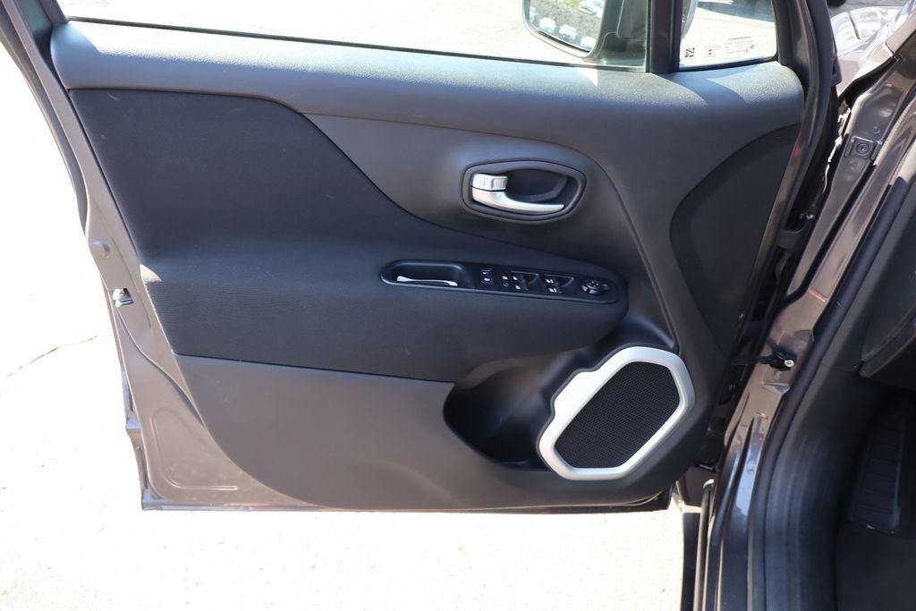 Used 2021 Jeep Renegade Latitude AWD/4WD image 24