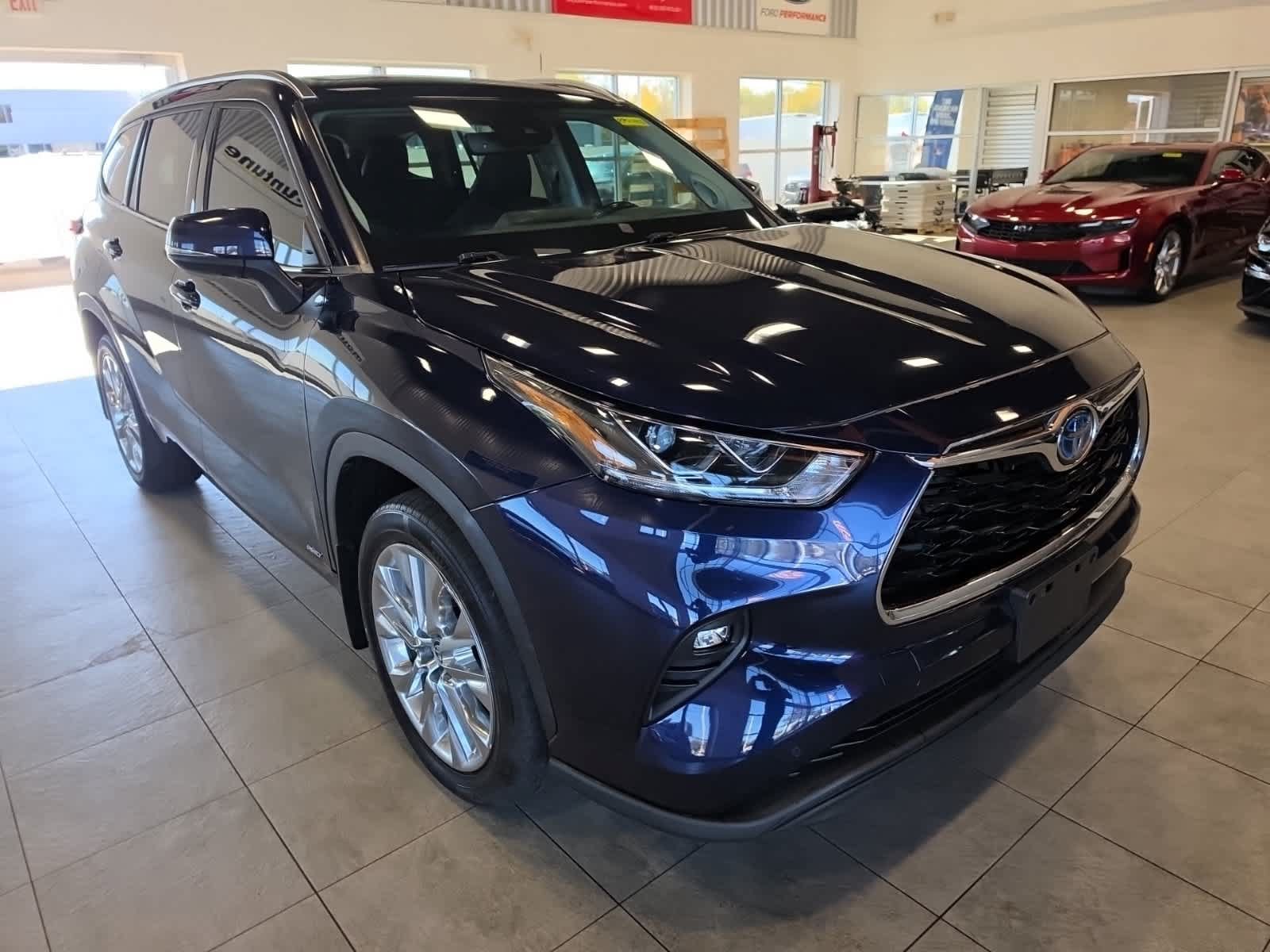 Used 2023 Toyota Highlander Limited AWD/4WD image 4