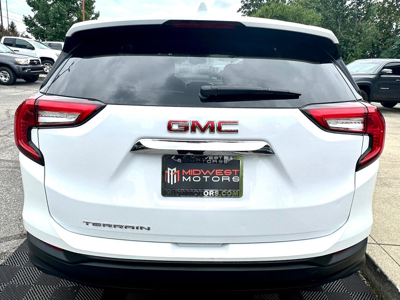 Used 2024 GMC Terrain SLE image 5
