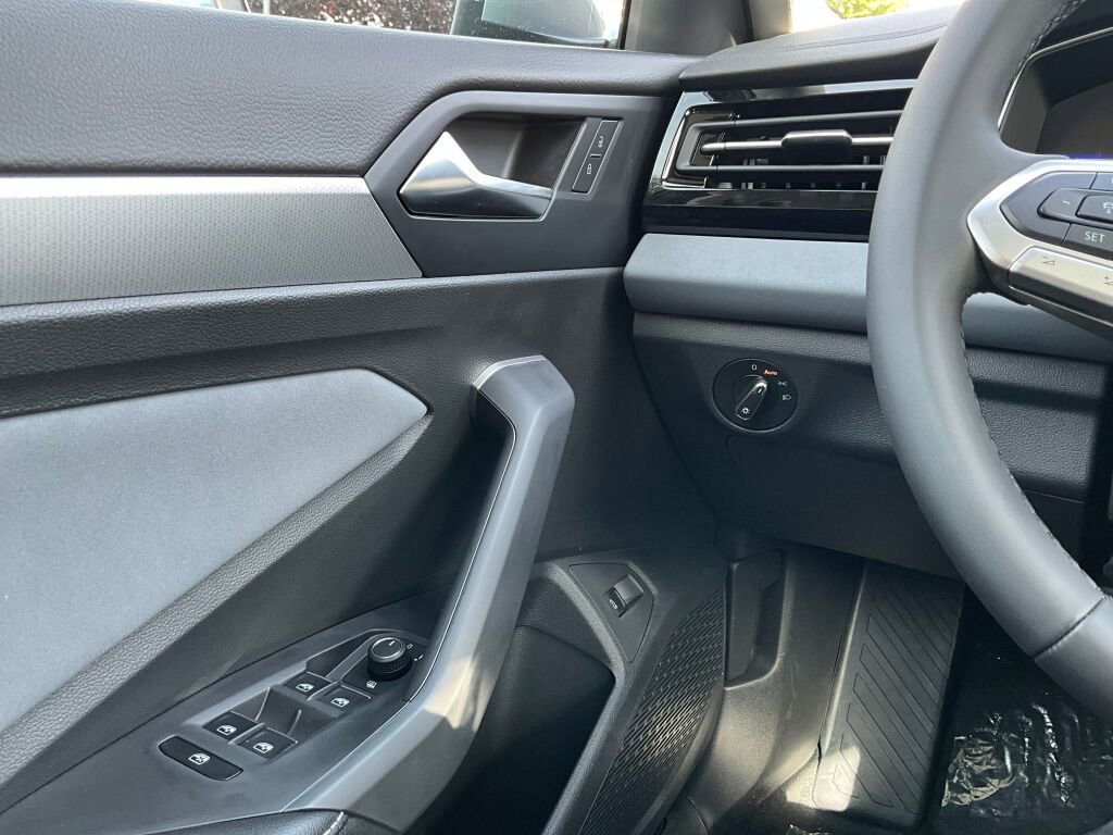 New 2025 Volkswagen Jetta SE image 21