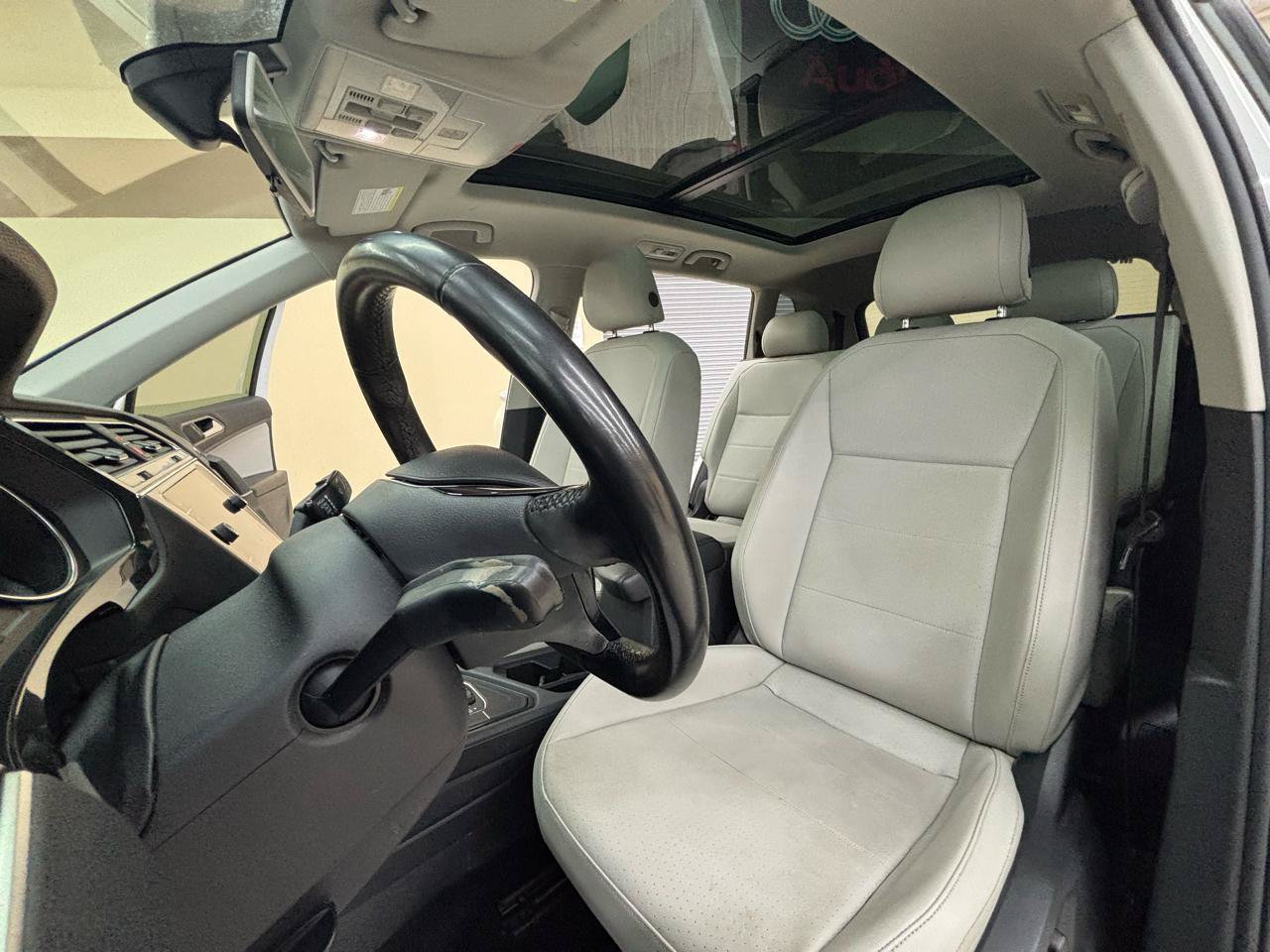 Used 2018 Volkswagen Tiguan SEL FWD image 17