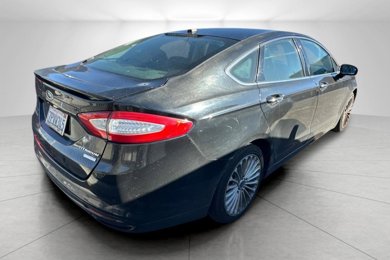 Used 2016 Ford Fusion Titanium image 2