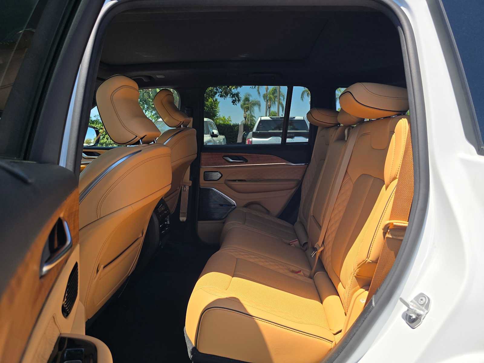 Used 2022 Jeep Grand Cherokee Summit AWD/4WD image 18