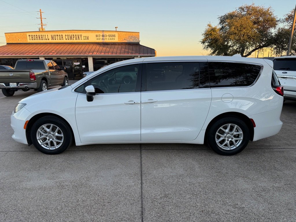 Used 2017 Chrysler Pacifica LX image 4