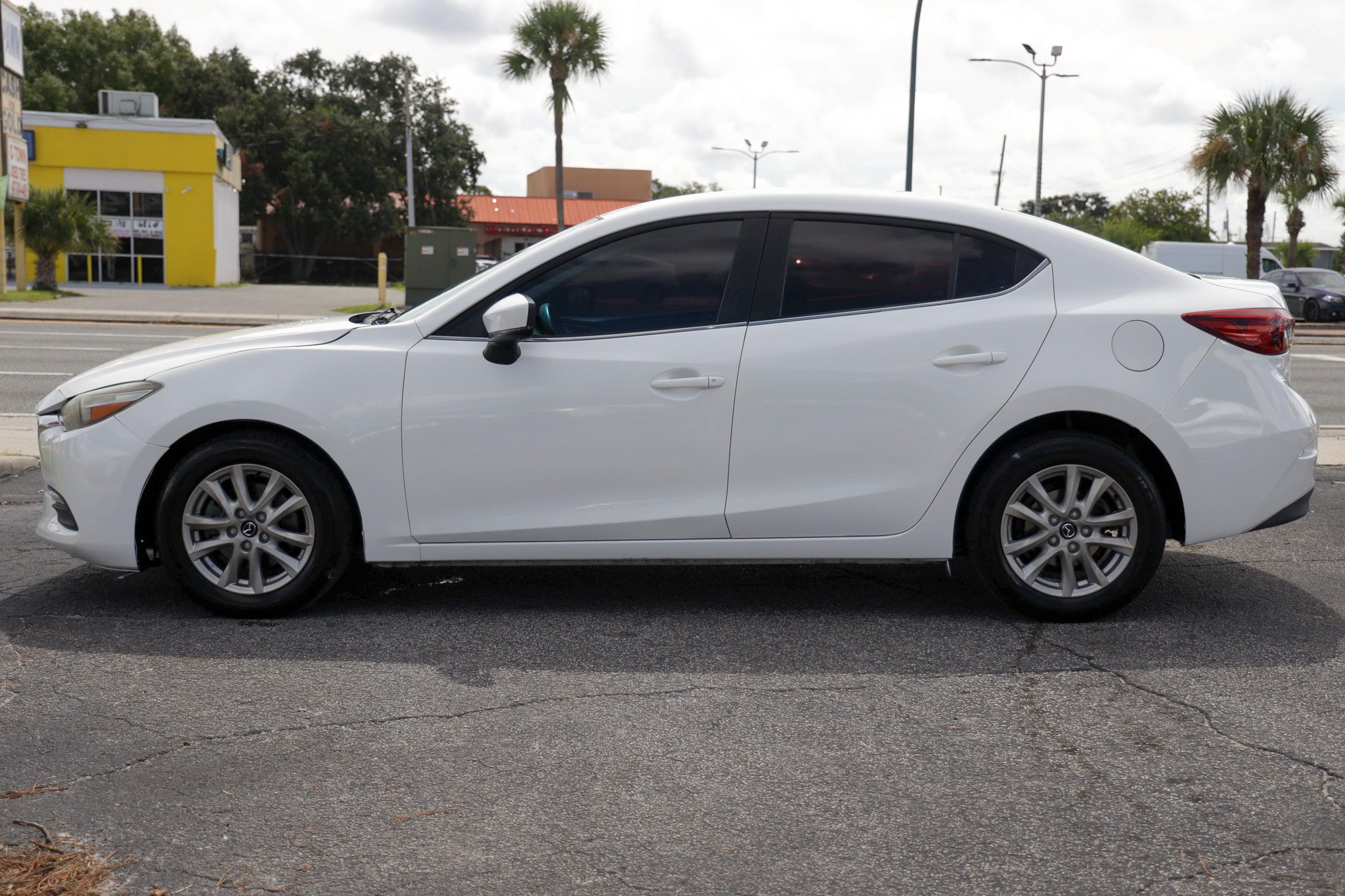 Used 2017 MAZDA MAZDA3 Sport w/ Preferred Equipment Package FWD image 4