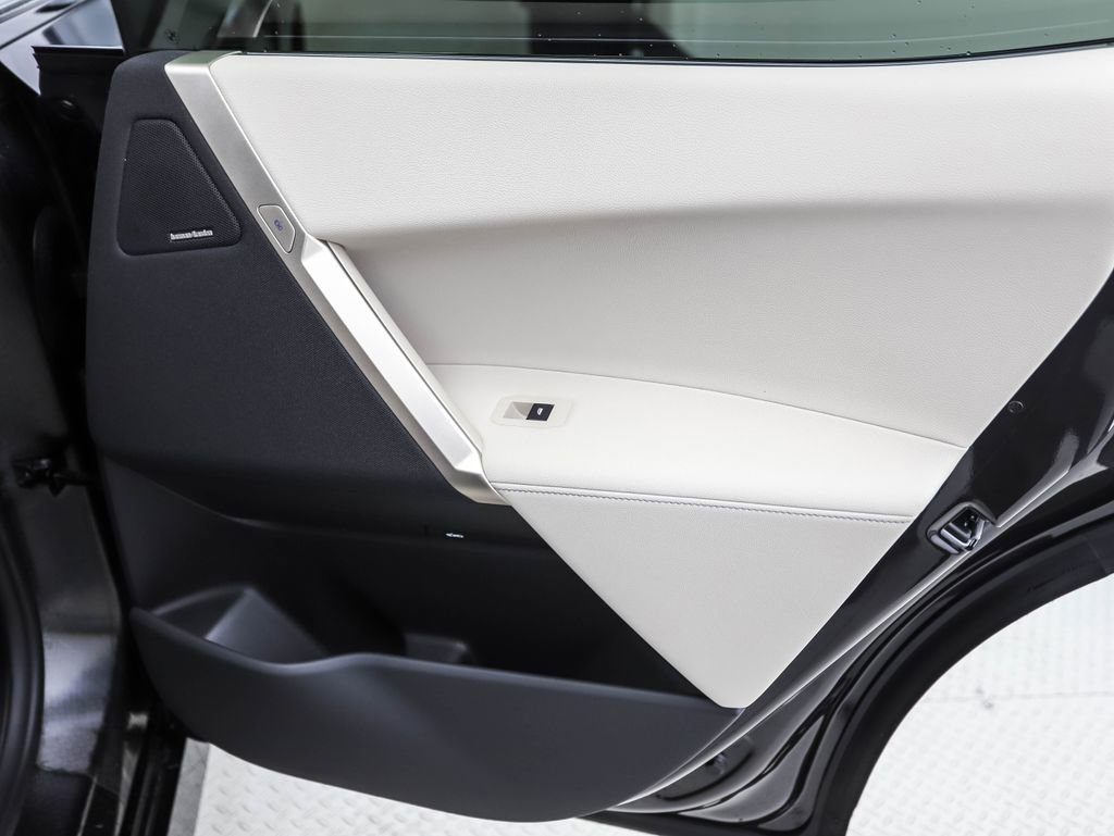 Used 2026 BMW iX xDrive60 w/ Premium Package image 25