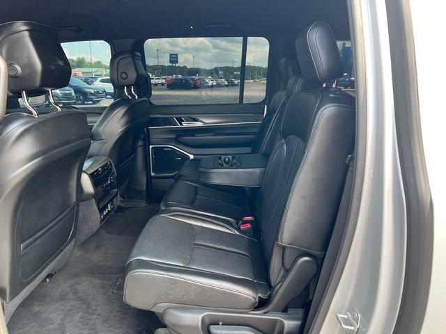 Used 2024 Jeep Wagoneer L Series II w/ Flexible Seating Group AWD/4WD image 4