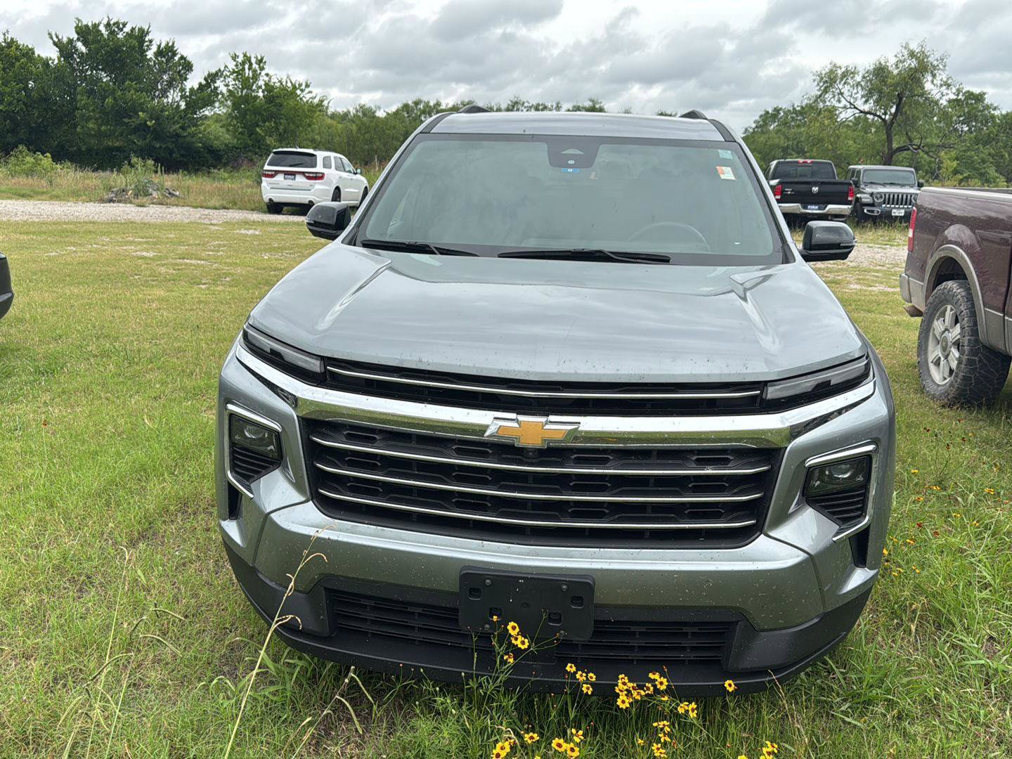Used 2024 Chevrolet Traverse LT FWD image 2