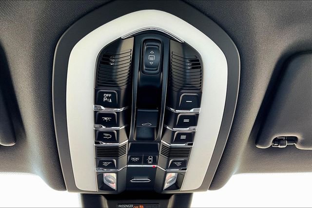 Used 2026 Porsche Macan image 16