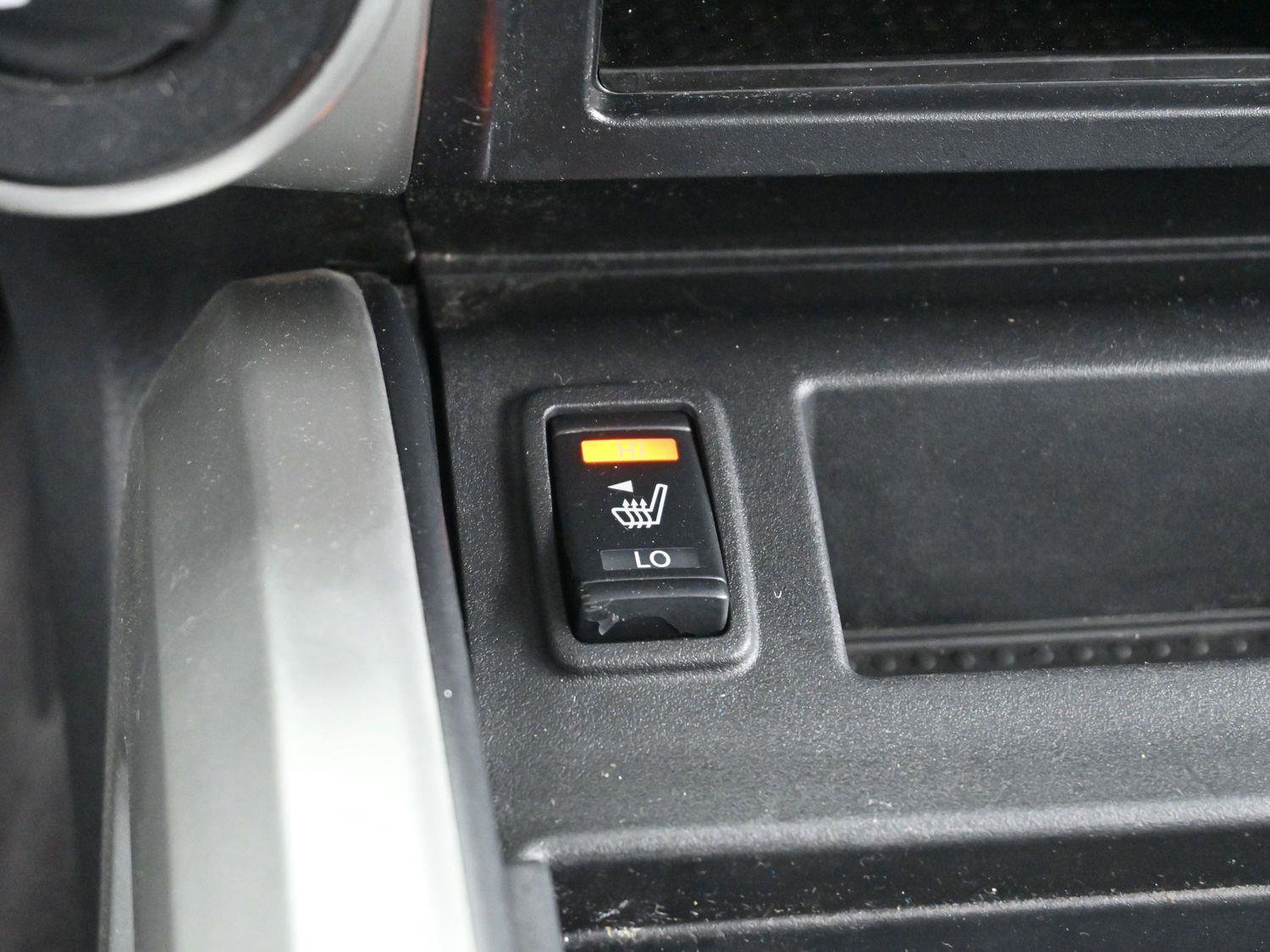 Used 2020 Nissan Titan SV w/ SV Convenience Package image 26