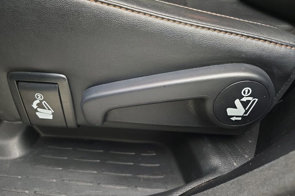 Used 2016 Toyota Highlander Limited w/ Driver Technology Package image 26