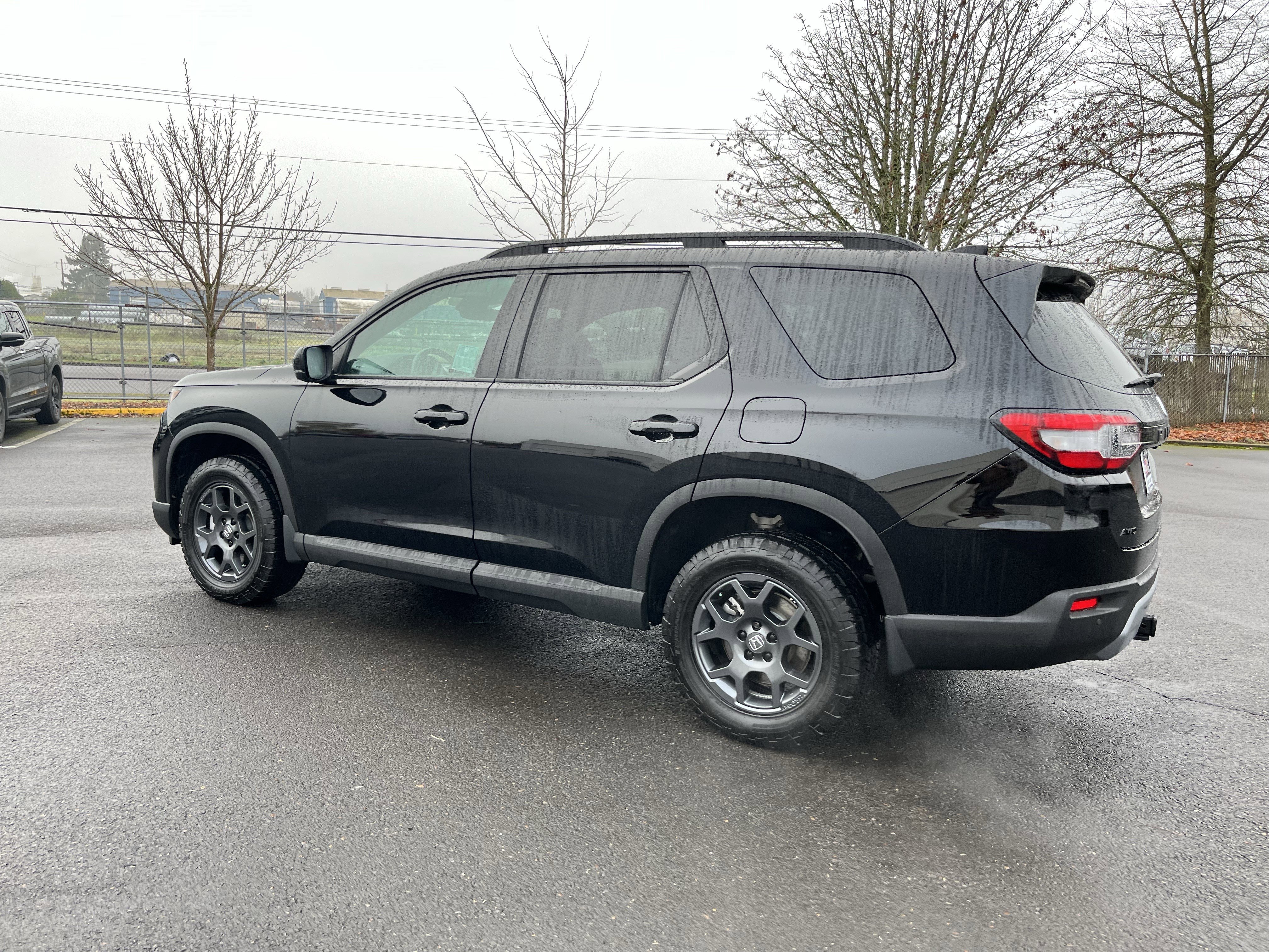 Certified 2025 Honda Pilot TrailSport image 3