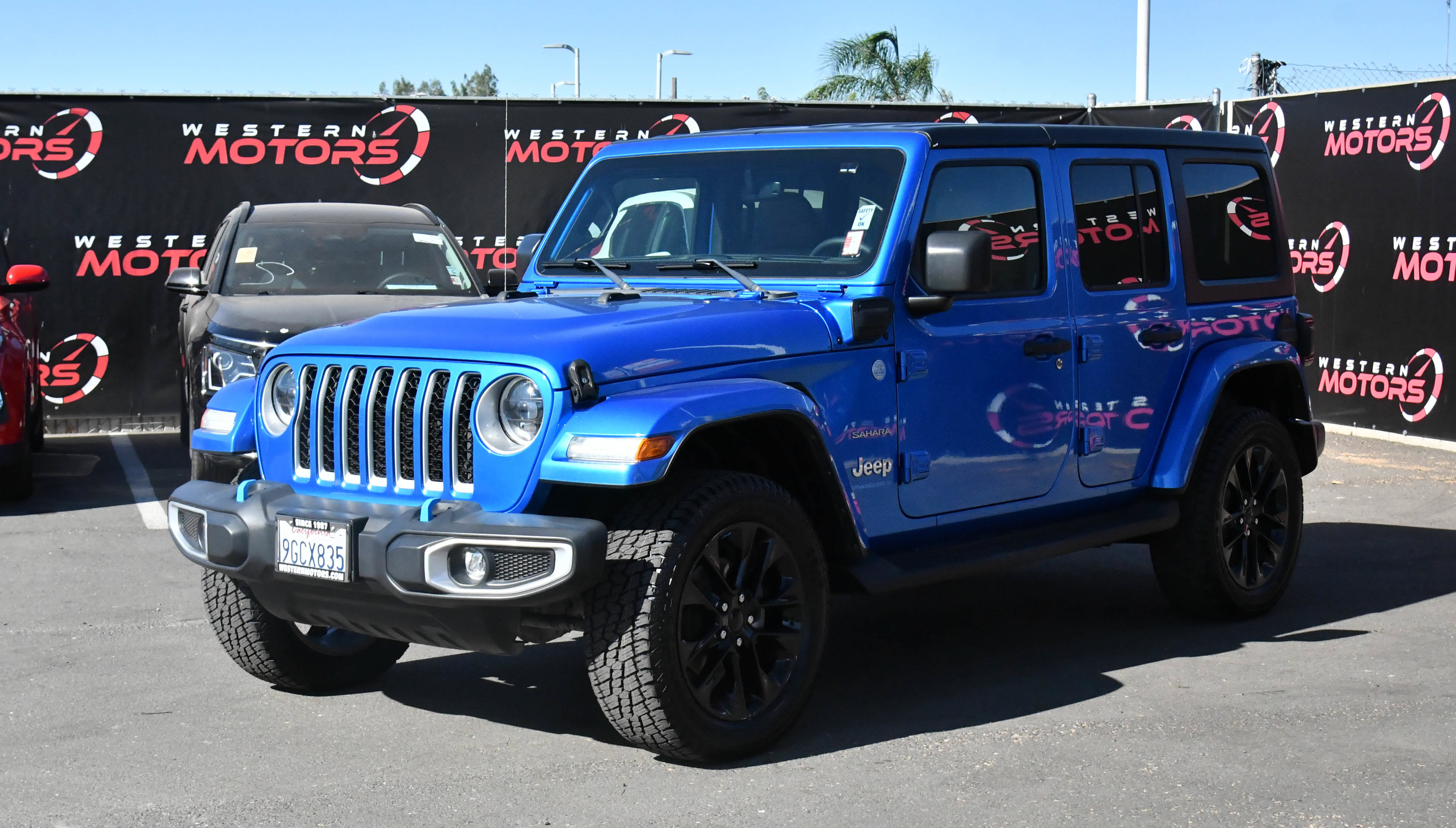 Used 2023 Jeep Wrangler Unlimited Sahara AWD/4WD image 3