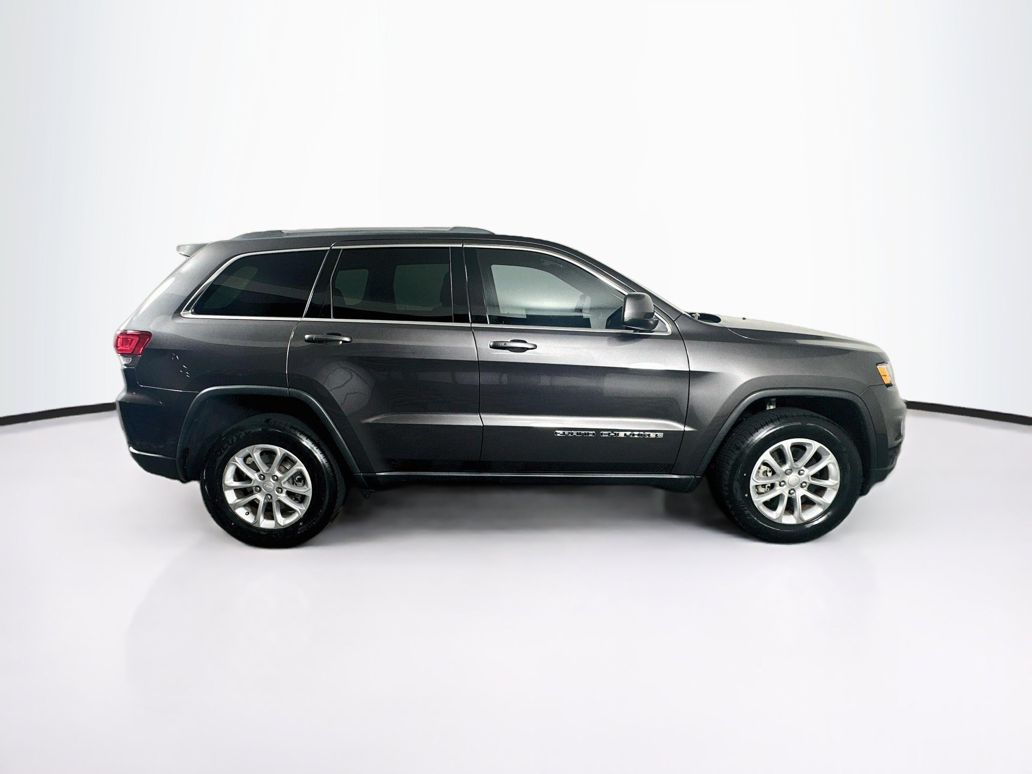 Used 2021 Jeep Grand Cherokee Laredo AWD/4WD image 10