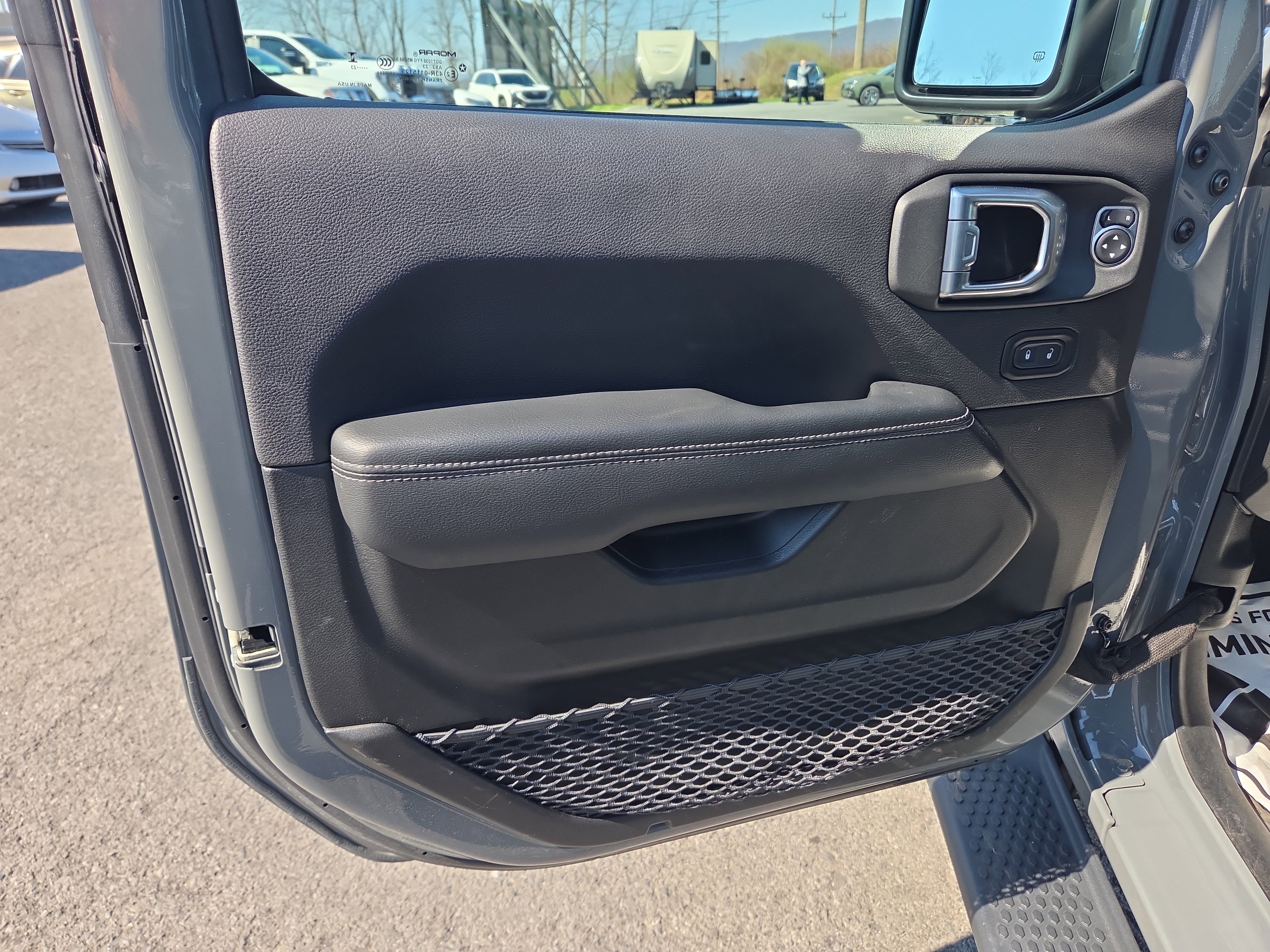 Used 2023 Jeep Wrangler Sahara w/ Dual Top Group image 15