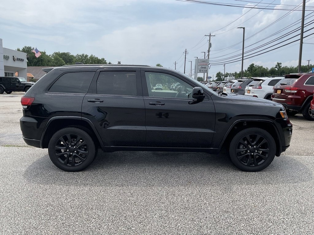 Used 2020 Jeep Grand Cherokee Altitude image 4