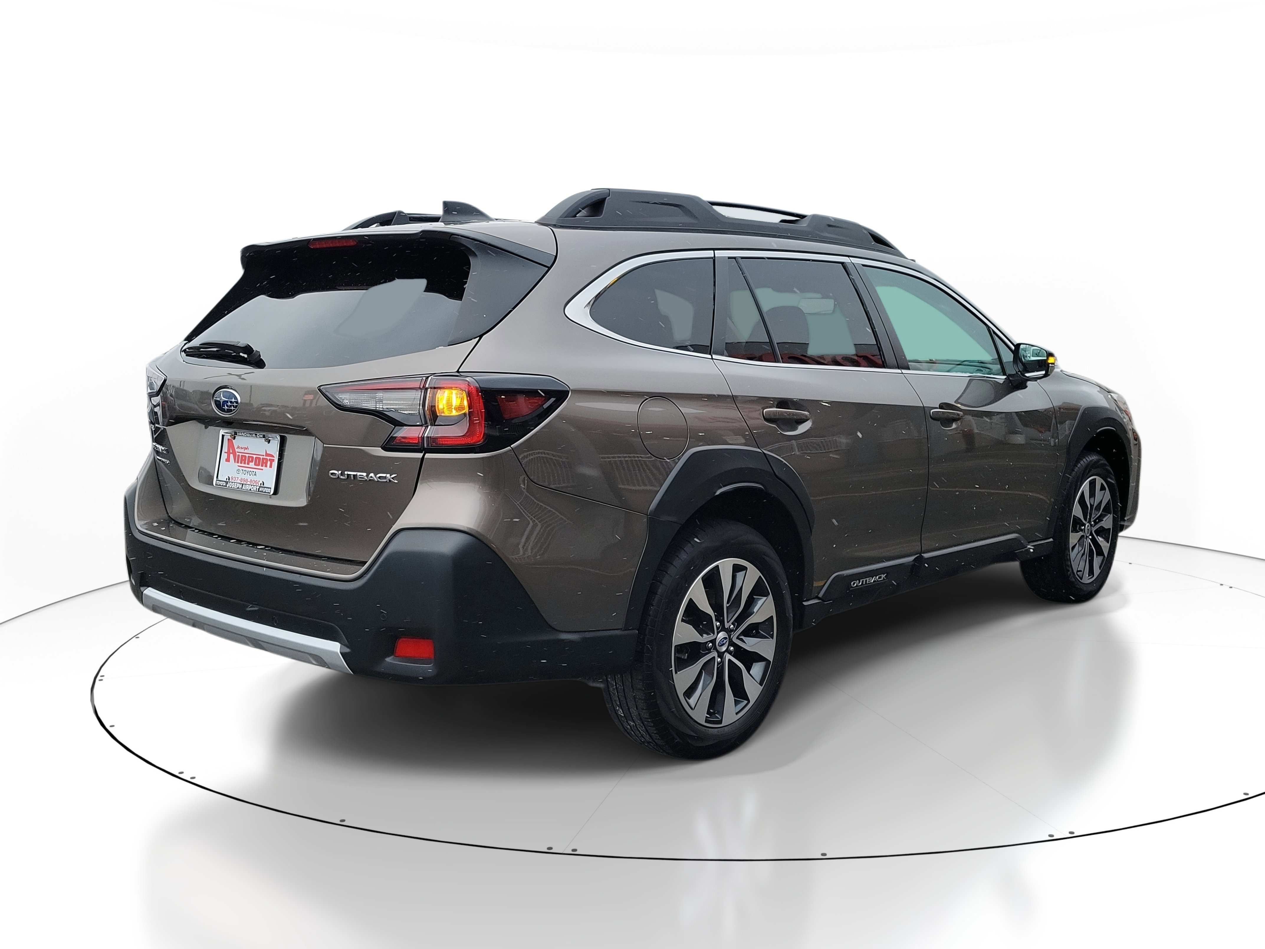 Used 2023 Subaru Outback Limited image 4