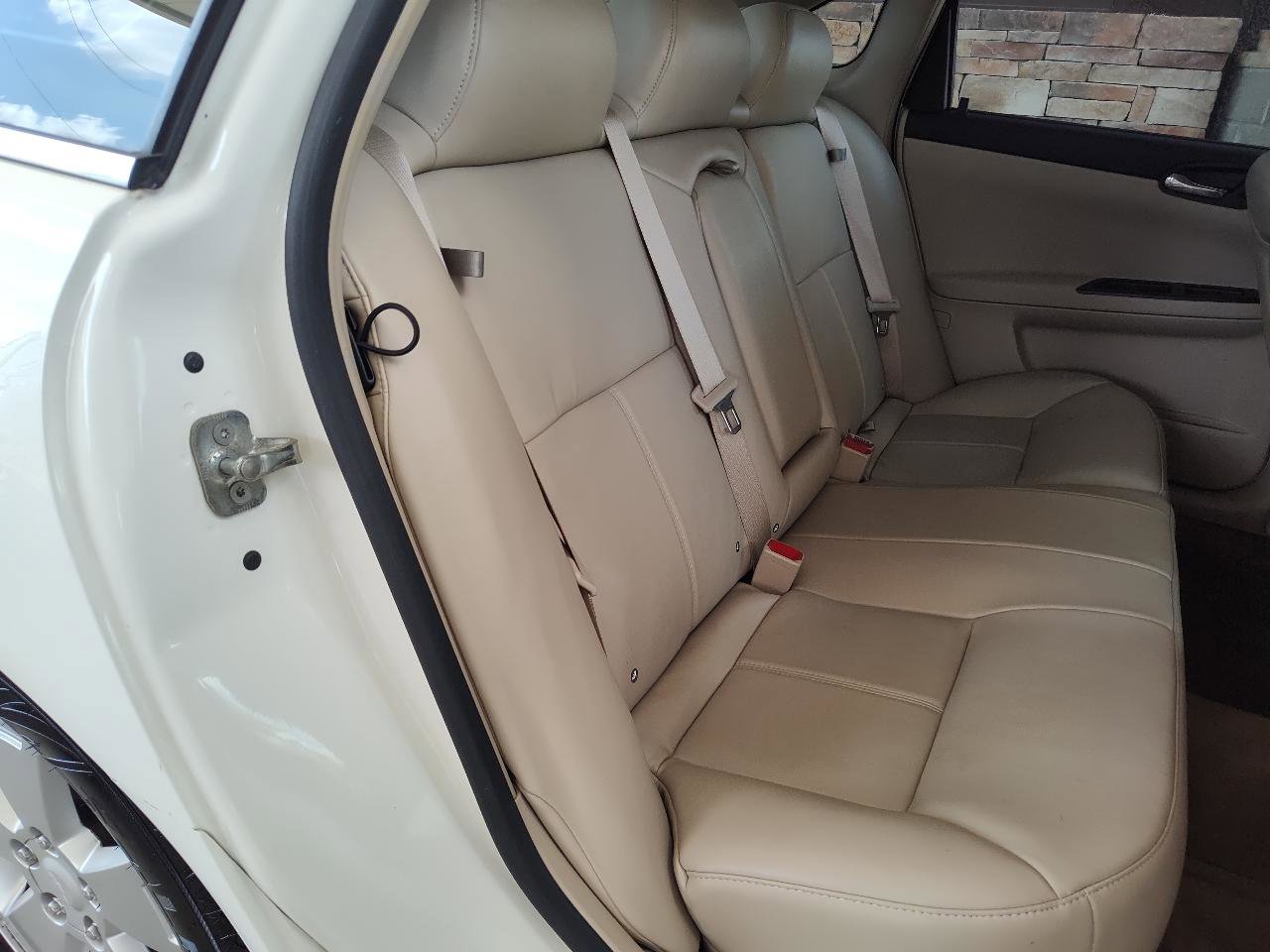 Used 2009 Chevrolet Impala LT w/ Luxury Edition Package FWD image 23