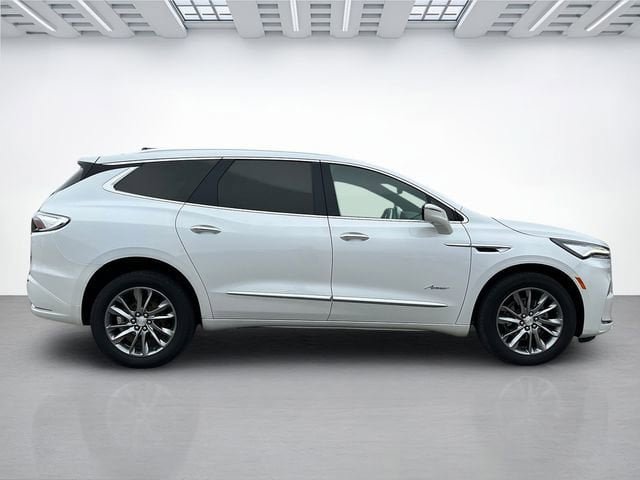 Used 2022 Buick Enclave Avenir w/ Avenir Technology Package AWD/4WD image 3